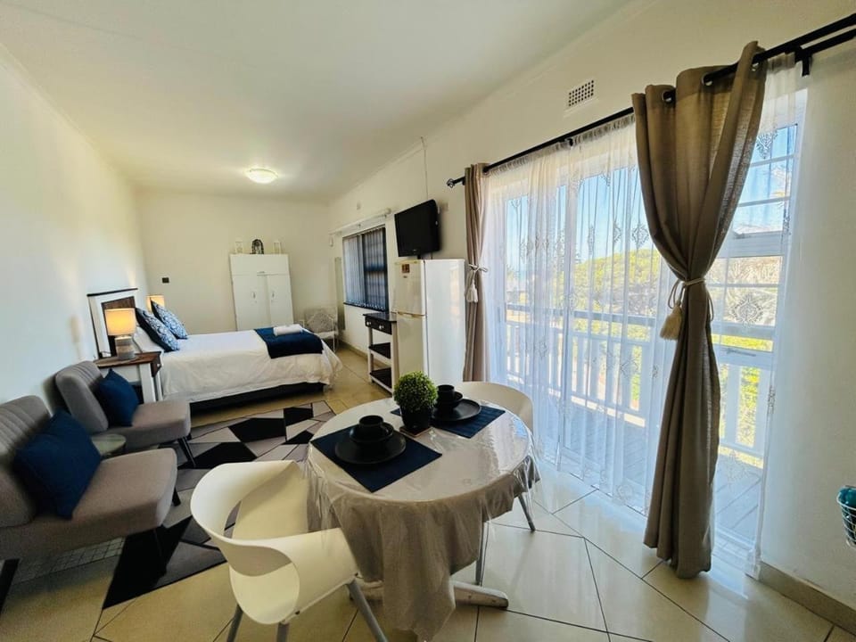 Ameni Air B&B Bed and Breakfast in Port Elizabeth