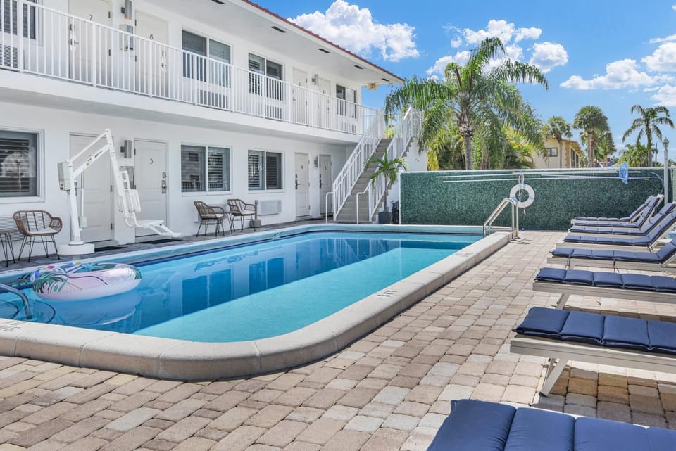 Property building, Patio, Day, Pool view, Swimming pool, sunbed