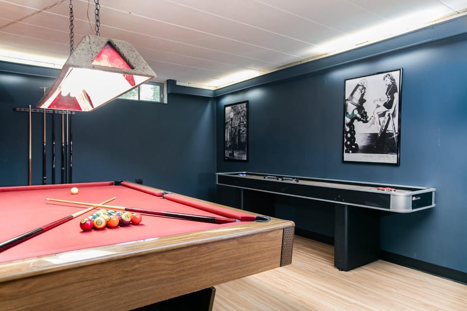 Billiard, Game Room