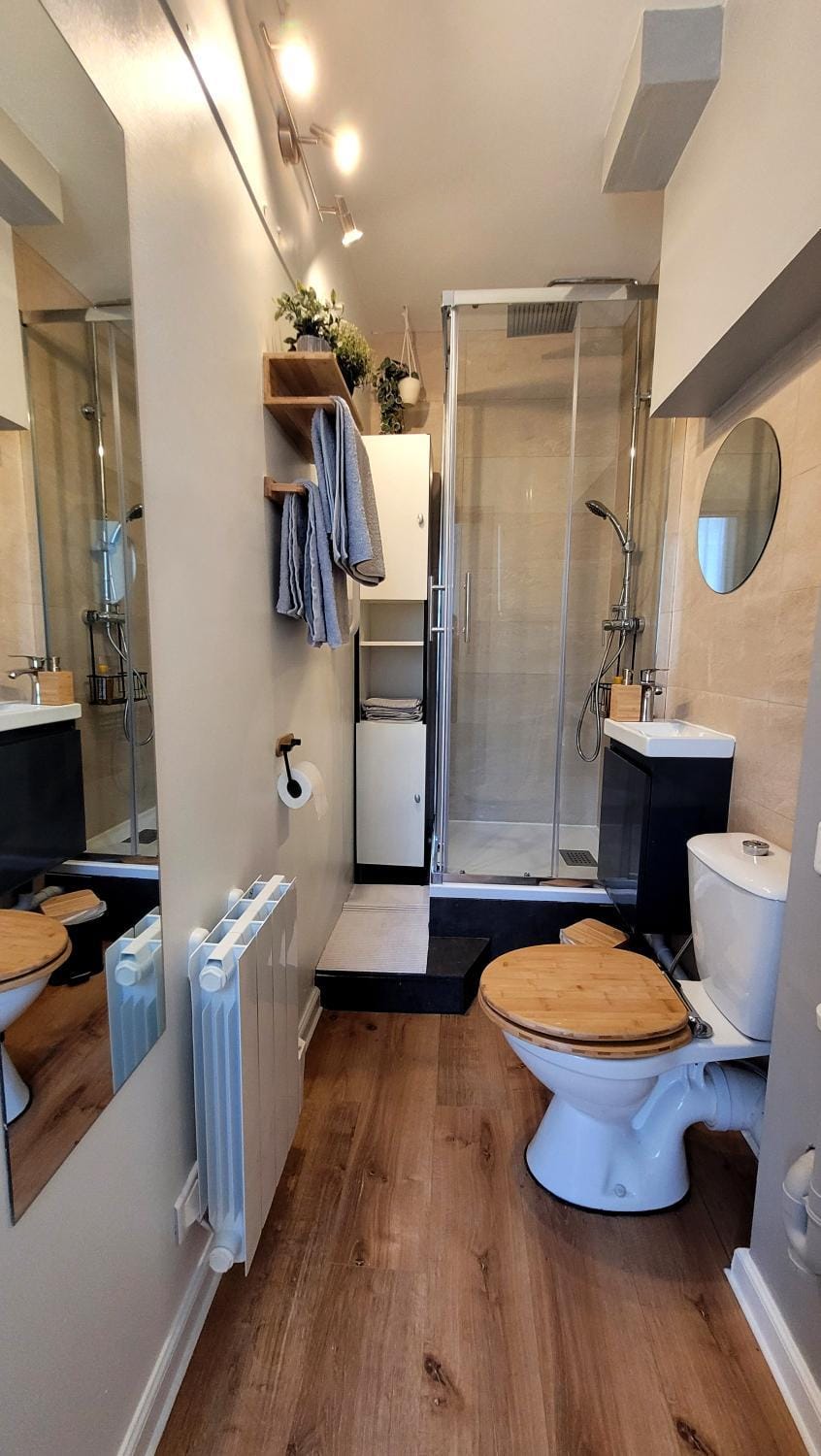 Shower, Toilet, Bathroom