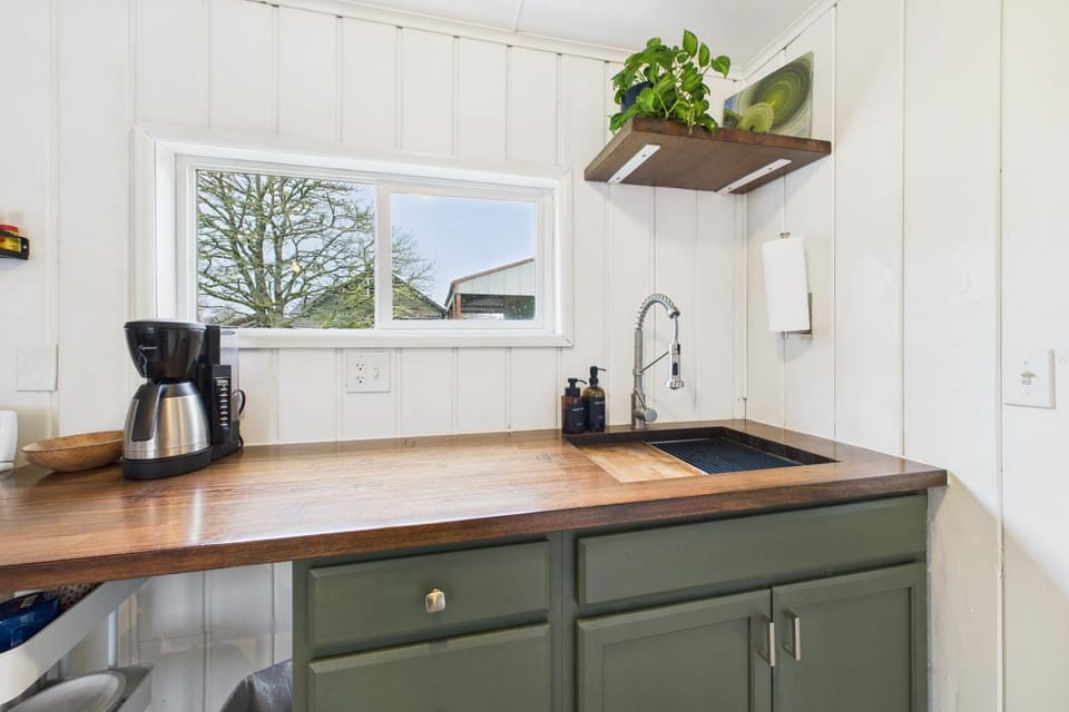 Coffee/tea facilities, Kitchen or kitchenette, kitchen