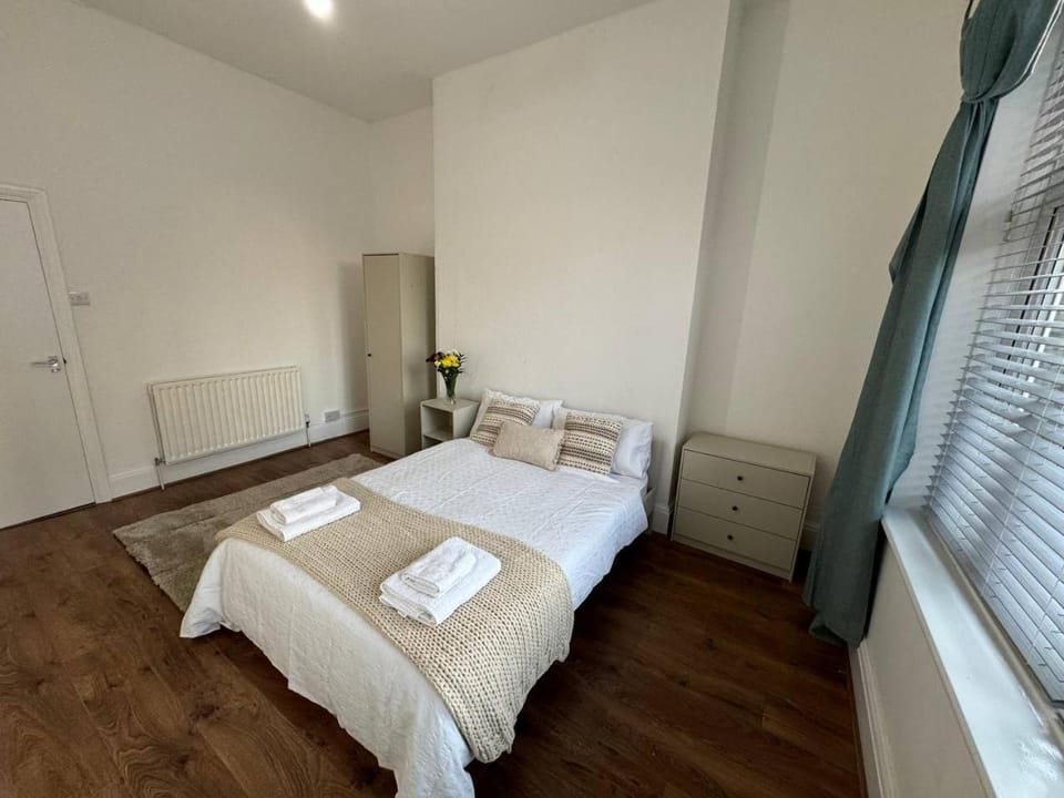Bed, Bedroom, towels, wardrobe
