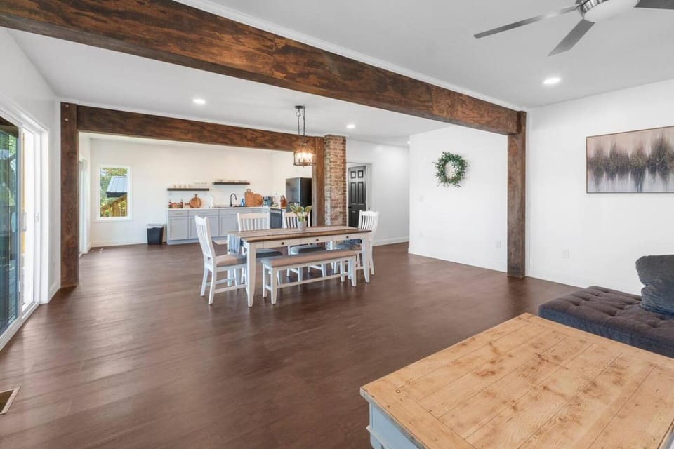 RiverSuite1 - A mesmerizing river and bridge view. Apartment in Ohio