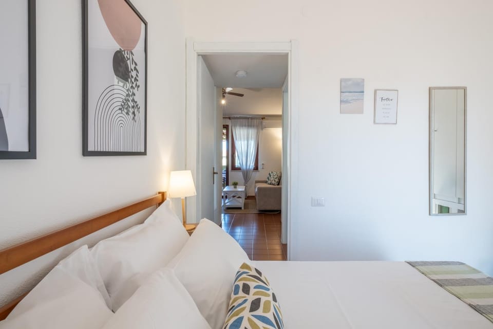 Bed, Photo of the whole room, Bedroom, air conditioner, air conditioner