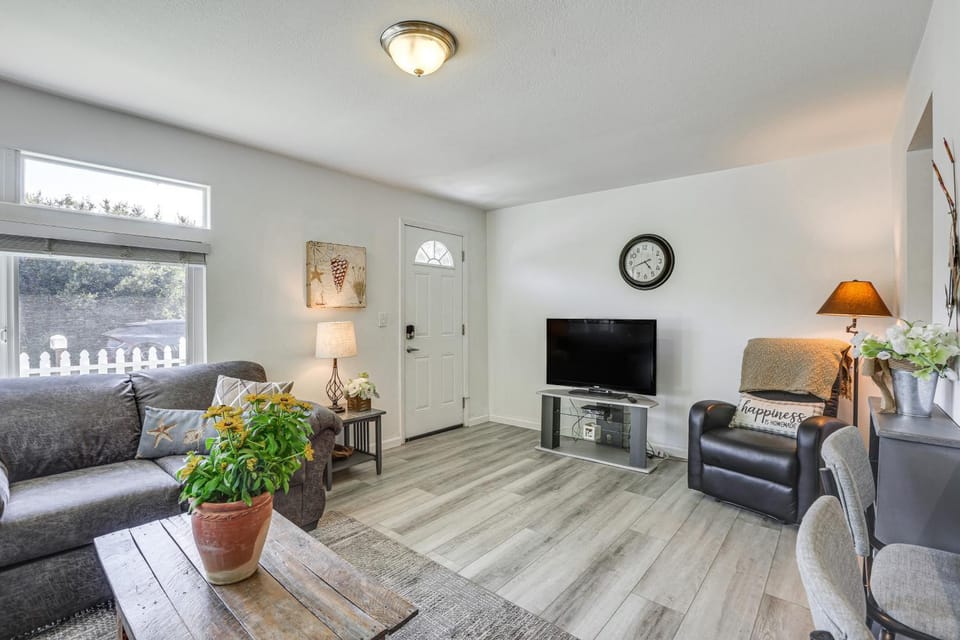 2 Blocks to Beach Dog-Friendly Oceano Cottage House in Oceano