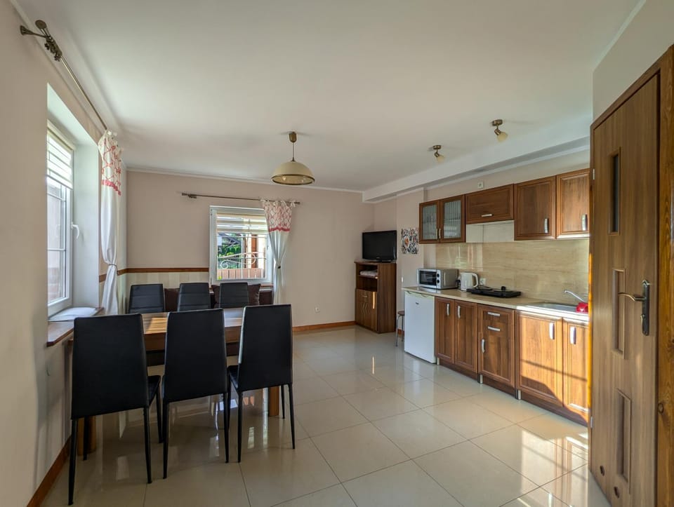 Kitchen or kitchenette, Living room, Dining area, stove