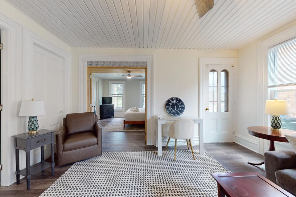 Finger Lakes Escape Apartment in Canandaigua Lake