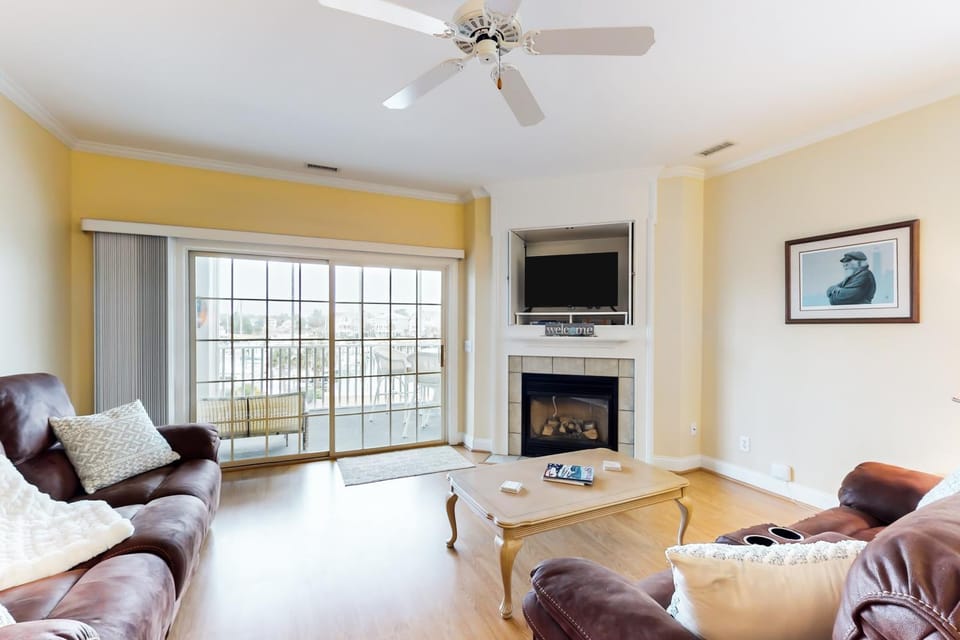 STJ16 Mystic Marina, Unit 204 Apartment in Saint James