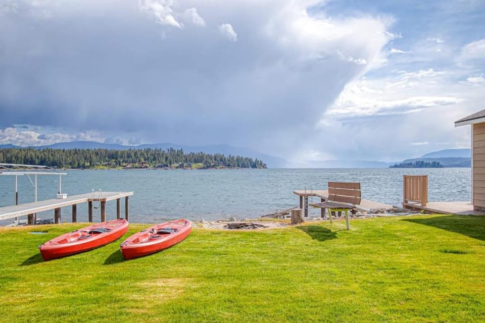 Ellisport Bay House (Main Home & Studio) House in East Hope