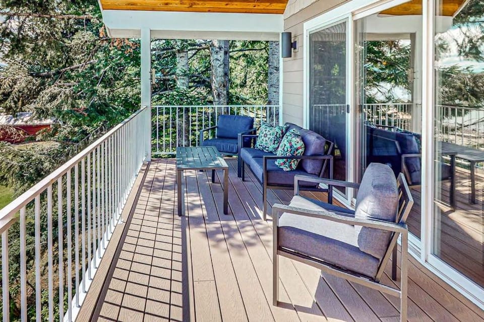 Ellisport Bay House (Main Home & Studio) House in East Hope