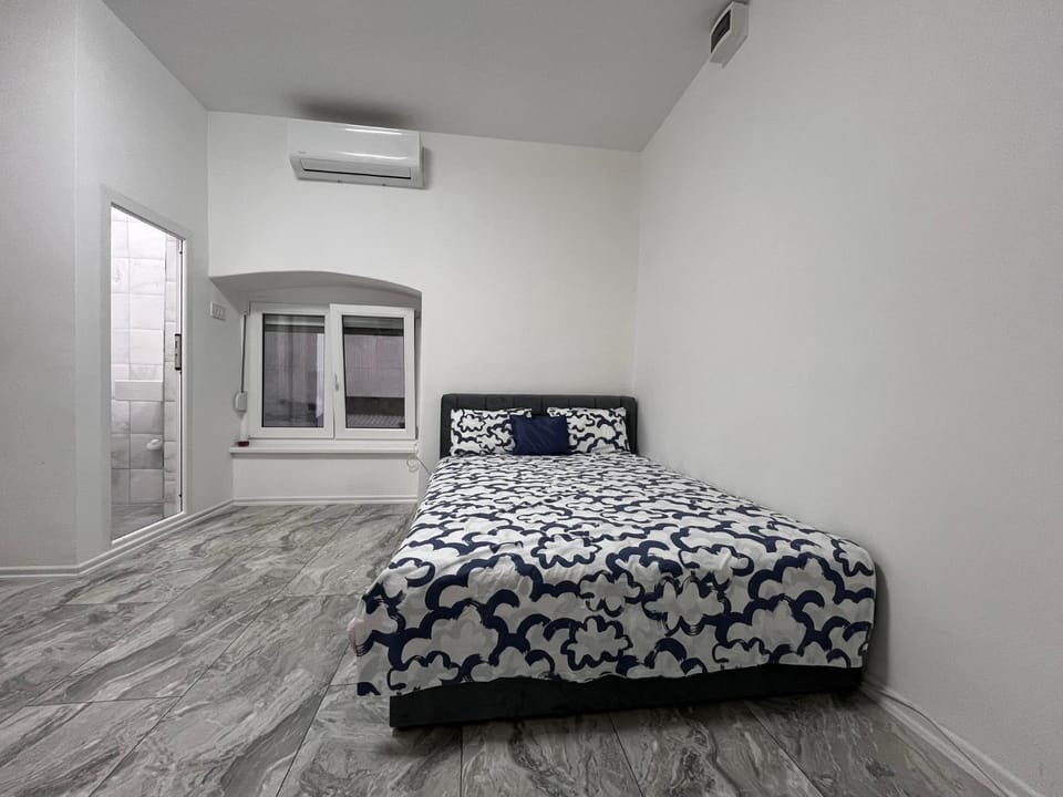 Bed, air conditioner