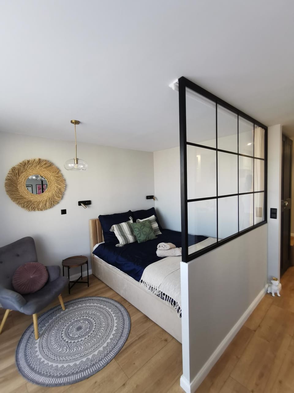 Bed, Photo of the whole room, Seating area, Bedroom