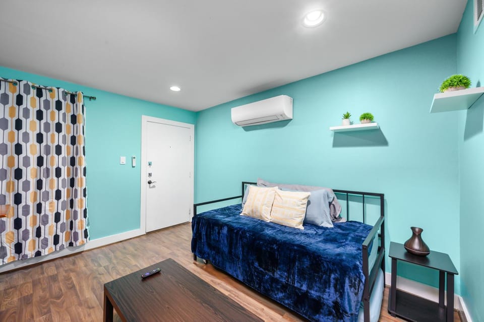 1-Bedroom Haven in Murworth, Close to Medical Center Apartment in Houston