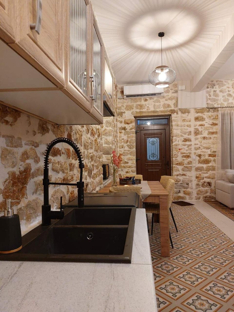 Kitchen or kitchenette, Dining area, oven, pet friendly, stove