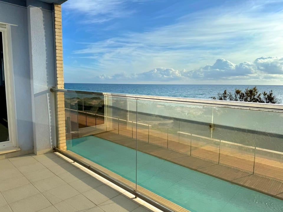 Balcony/Terrace, Pool view, Sea view