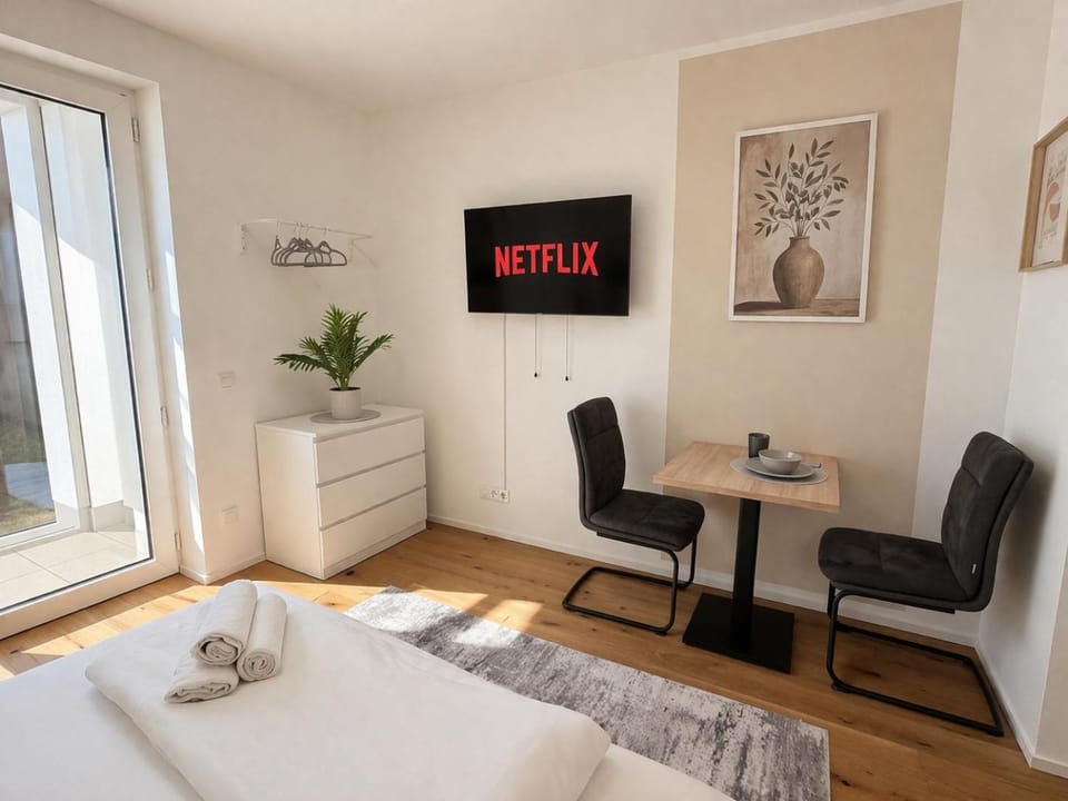 Dining area, Food