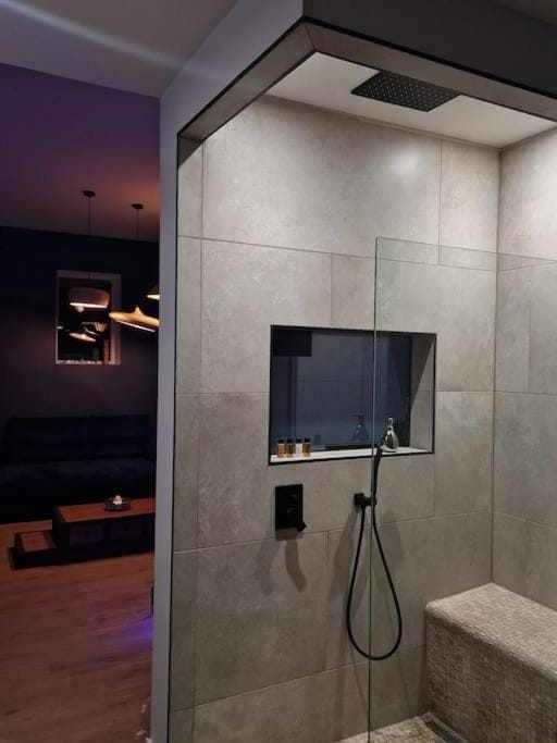 Suite avec jacuzzi & terrasse vue sur l'Orb Apartment in Béziers
