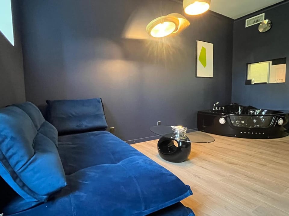 Suite avec jacuzzi & terrasse vue sur l'Orb Apartment in Béziers