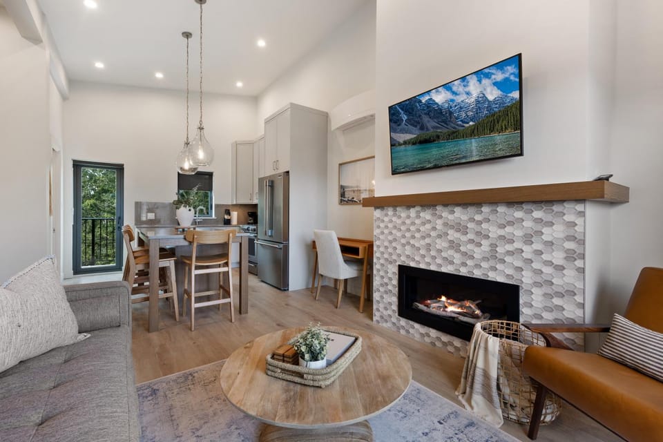 Kitchen or kitchenette, Seating area