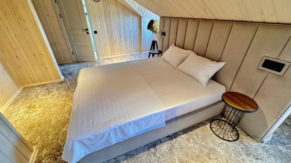 Bed, Photo of the whole room