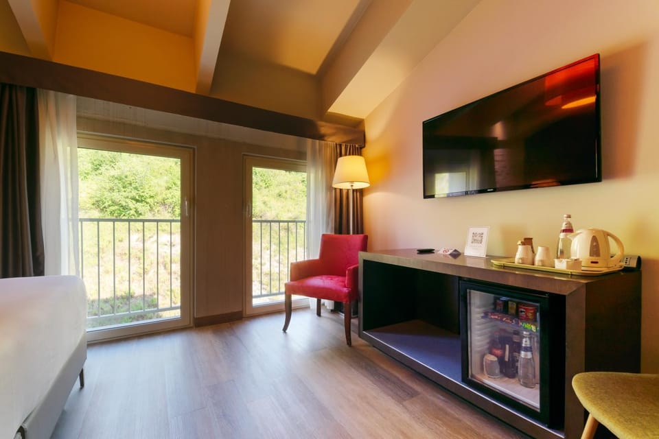 Property building, TV and multimedia, Decorative detail
