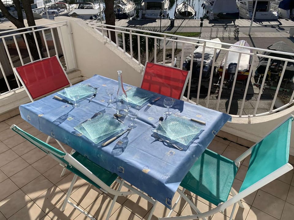 Bel Appt T2 avec terrasse aménagée, moderne & confortable pour 4 pers, Port Camargue - FR-1-731-93 Apartment in Le Grau-du-Roi