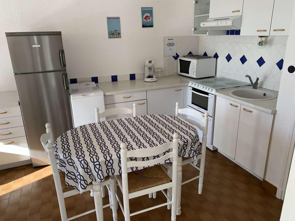 Bel Appt T2 avec terrasse aménagée, moderne & confortable pour 4 pers, Port Camargue - FR-1-731-93 Apartment in Le Grau-du-Roi