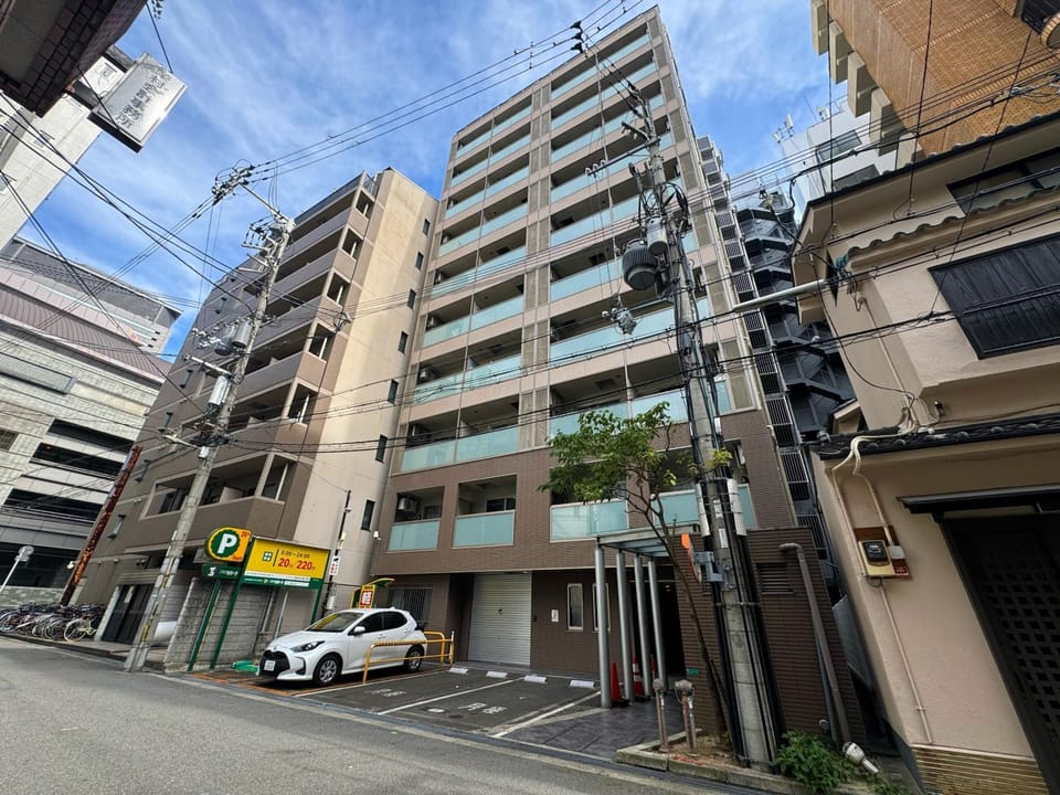 Property building, Day, Neighbourhood, City view, Street view, Parking