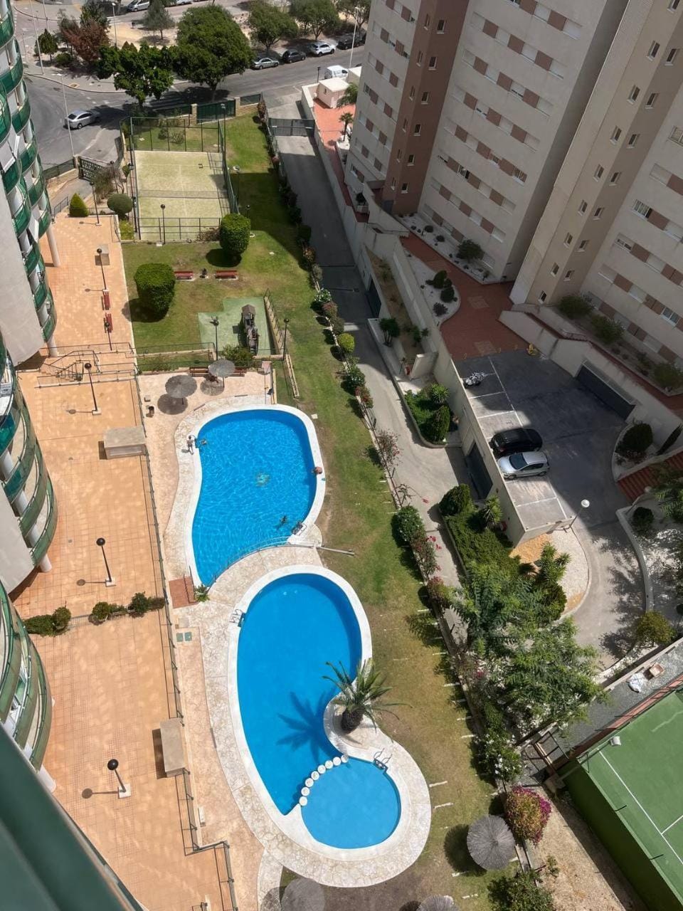 Property building, Day, Natural landscape, Bird's eye view, City view, Pool view, Street view, Swimming pool