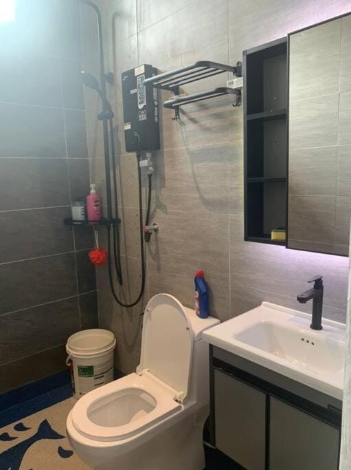 Shower, Toilet, Bathroom