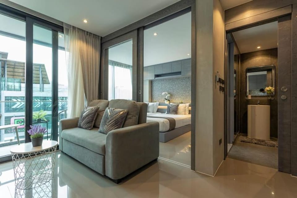 Photo of the whole room, Seating area, Bedroom