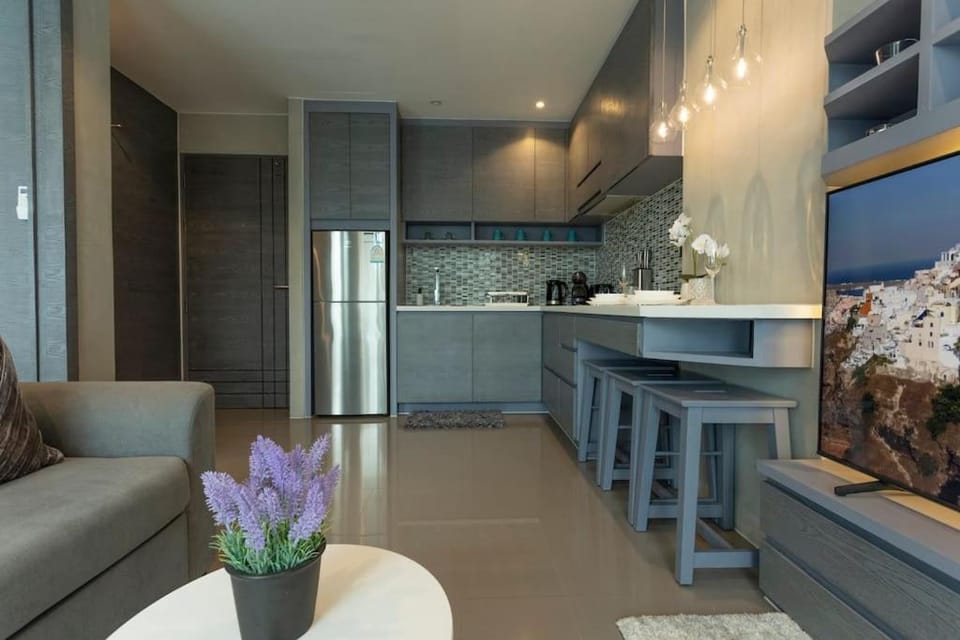 Kitchen or kitchenette, Living room, Seating area