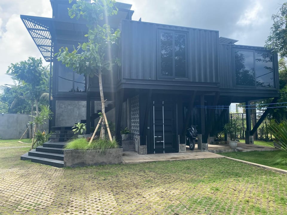 Property building, Facade/entrance