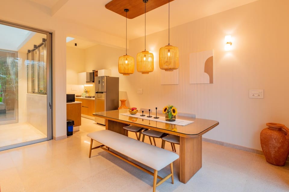 Kitchen or kitchenette, Dining area, Breakfast, stove