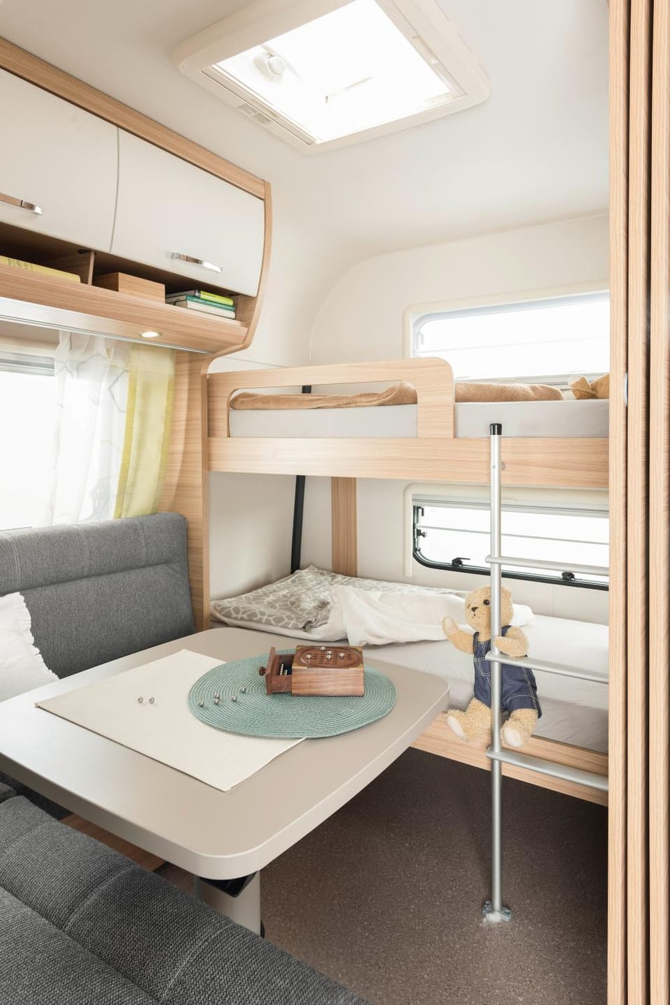 Bed, Photo of the whole room, Seating area, bunk bed