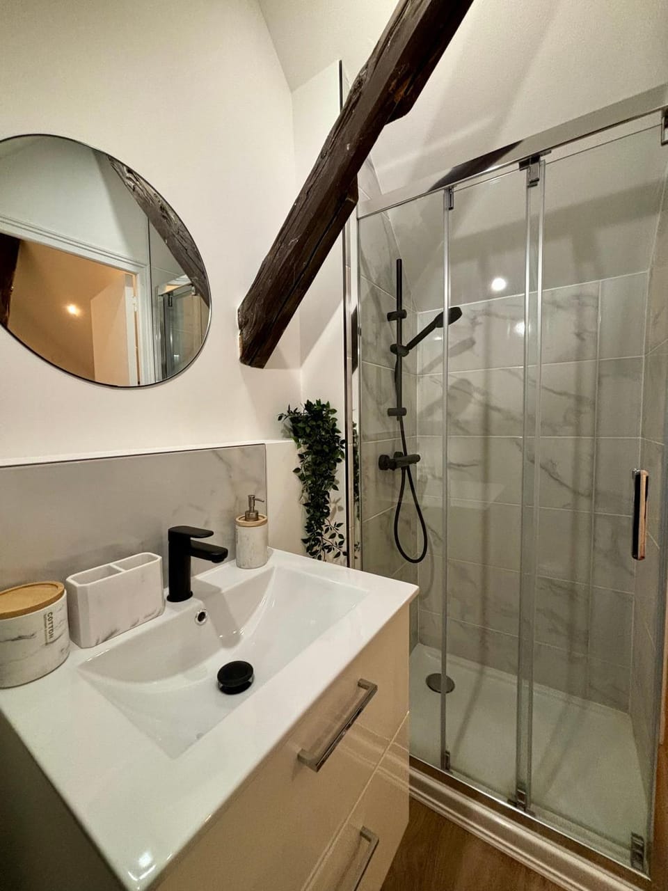 Shower, Bathroom, towels