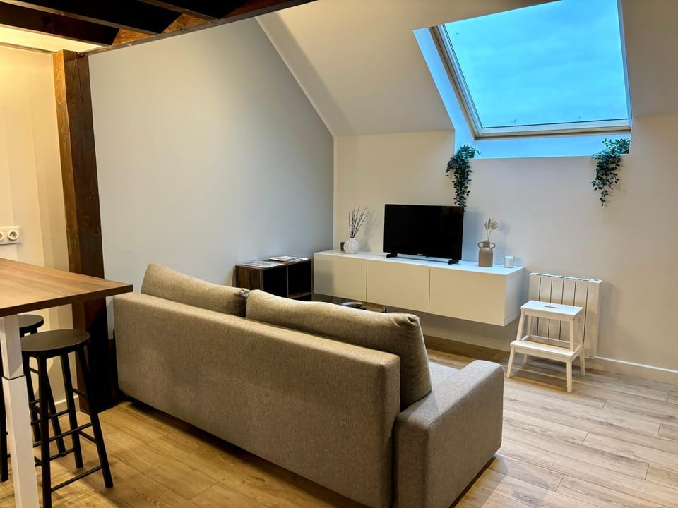 Communal lounge/ TV room, TV and multimedia, Living room, Seating area, Dining area