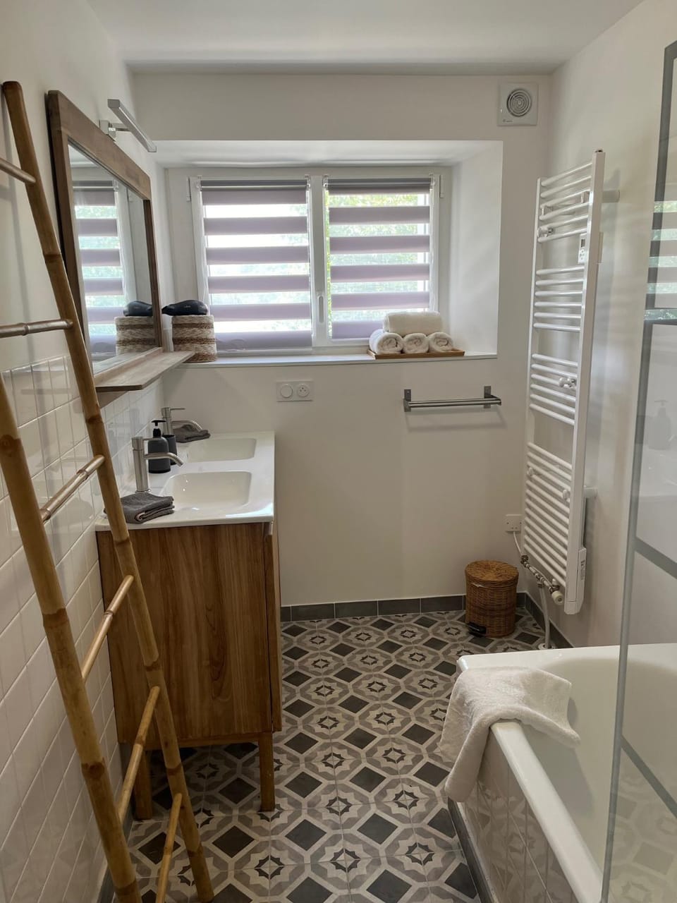 Toilet, Bathroom, towels