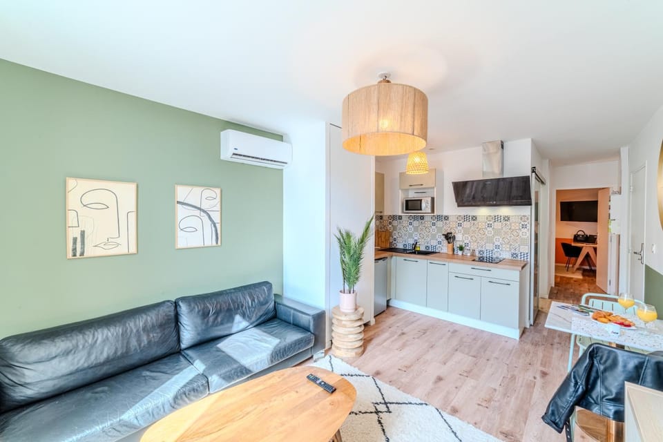 La Bulle Roanne centre-ville - Jaccuzi & Clim Apartment in Auvergne-Rhône-Alpes