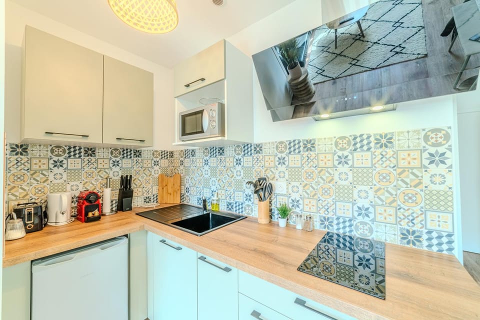 La Bulle Roanne centre-ville - Jaccuzi & Clim Apartment in Auvergne-Rhône-Alpes