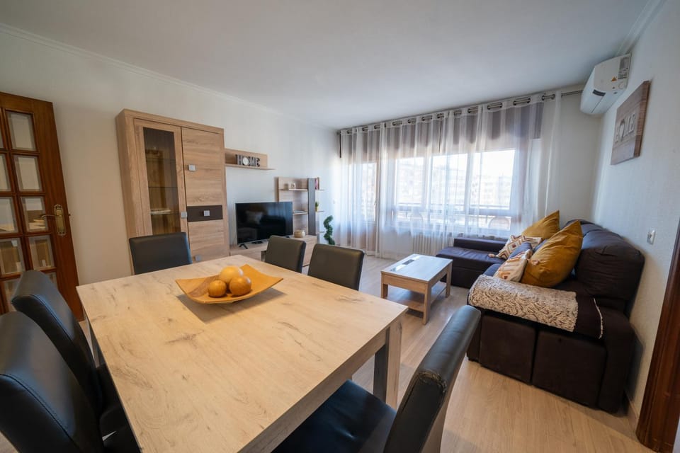 Communal lounge/ TV room, TV and multimedia, Living room, Seating area, Dining area