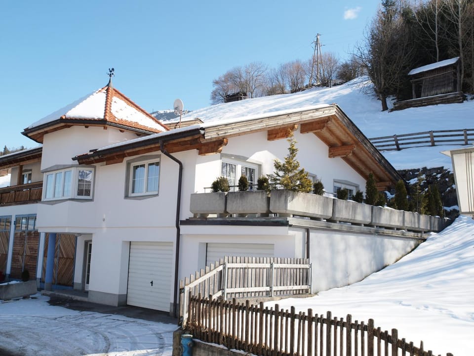 Facade/entrance, Winter