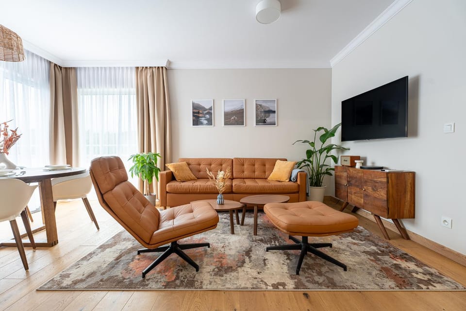 Communal lounge/ TV room, TV and multimedia, Living room, Seating area, Evening entertainment