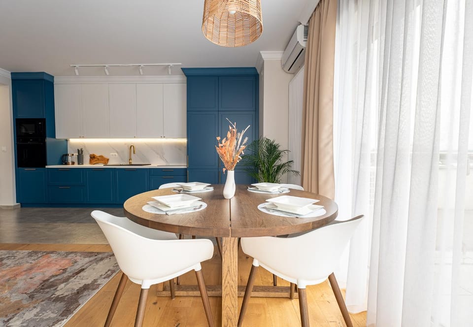 Living room, Seating area, Dining area, air conditioner