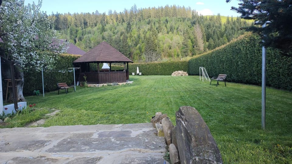 Nearby landmark, Natural landscape, Seating area