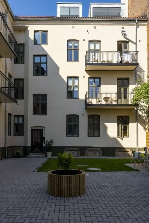 Day, Garden, Inner courtyard view
