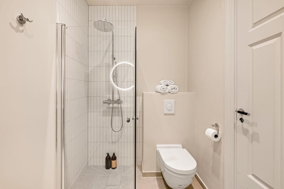 Shower, Toilet, Bathroom