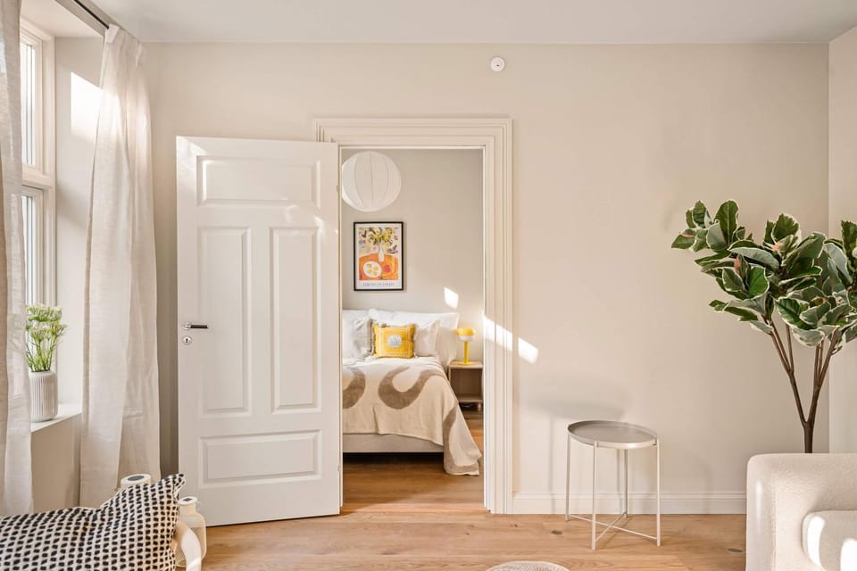 Bed, Living room, Bedroom