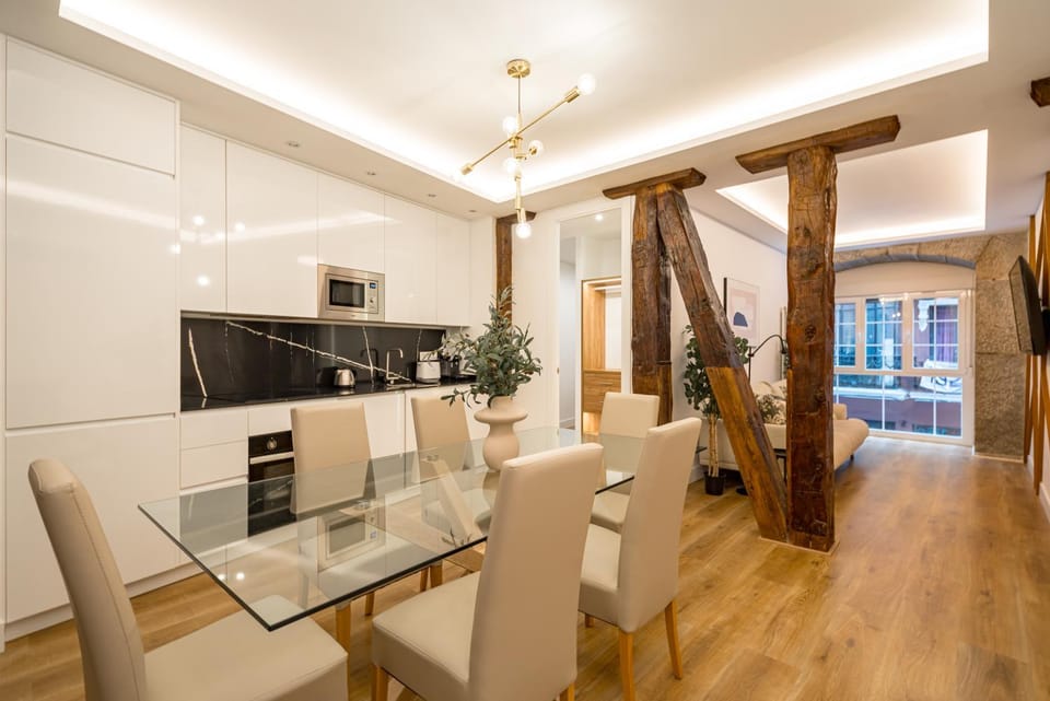 Kitchen or kitchenette, Living room, Seating area, Dining area
