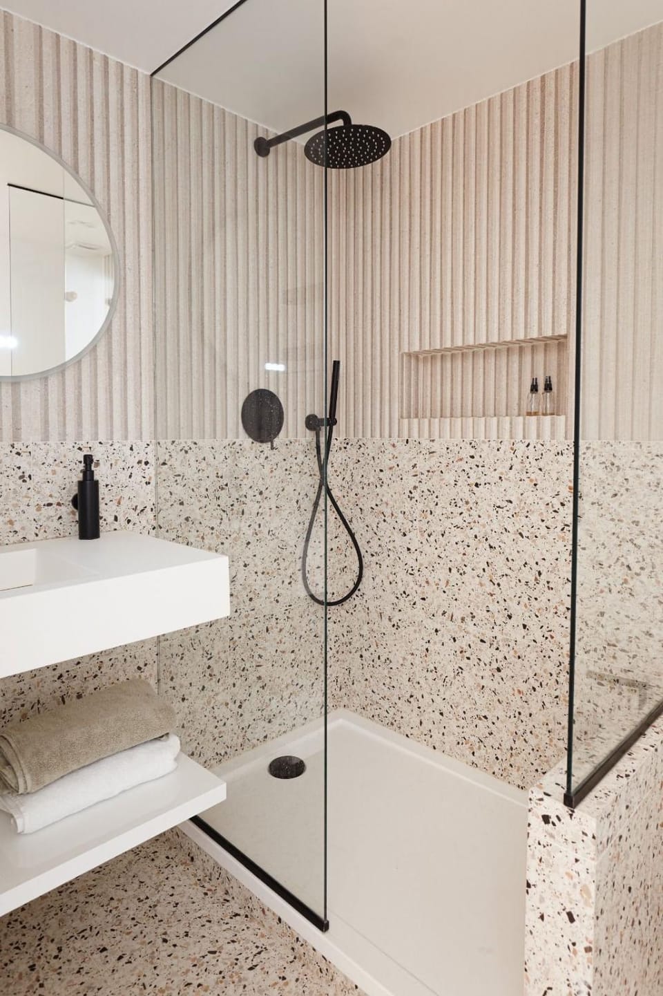 Shower, Bathroom, towels